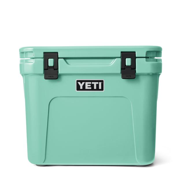Yeti Roadie 32 Wheeled Cooler Seafoam